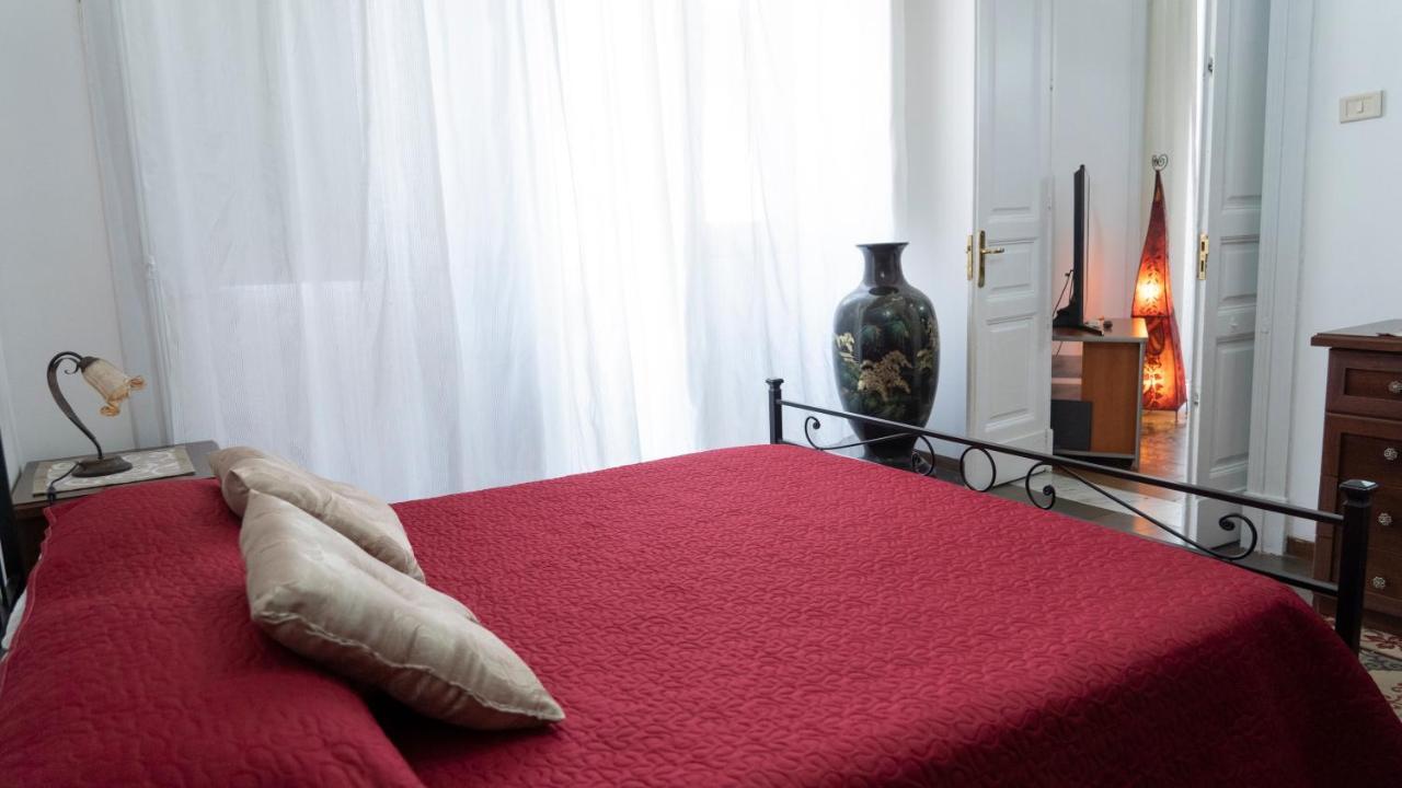 Mary'S Center House Apartment คาตาเนีย ภายนอก รูปภาพ
