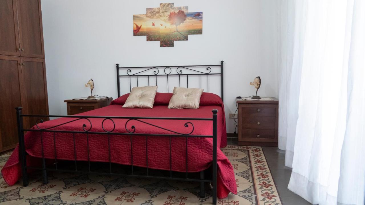 Mary'S Center House Apartment คาตาเนีย ภายนอก รูปภาพ